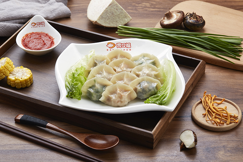 中秋佳節，月圓之夜，與家人歡聚，吃團圓餃子！