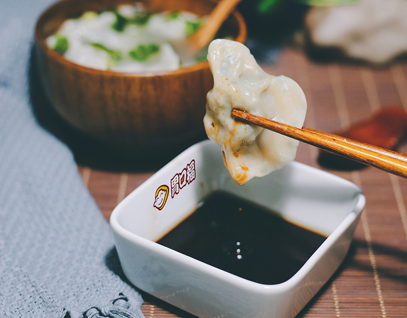 中秋佳節，月圓之夜，與家人歡聚，吃團圓餃子！