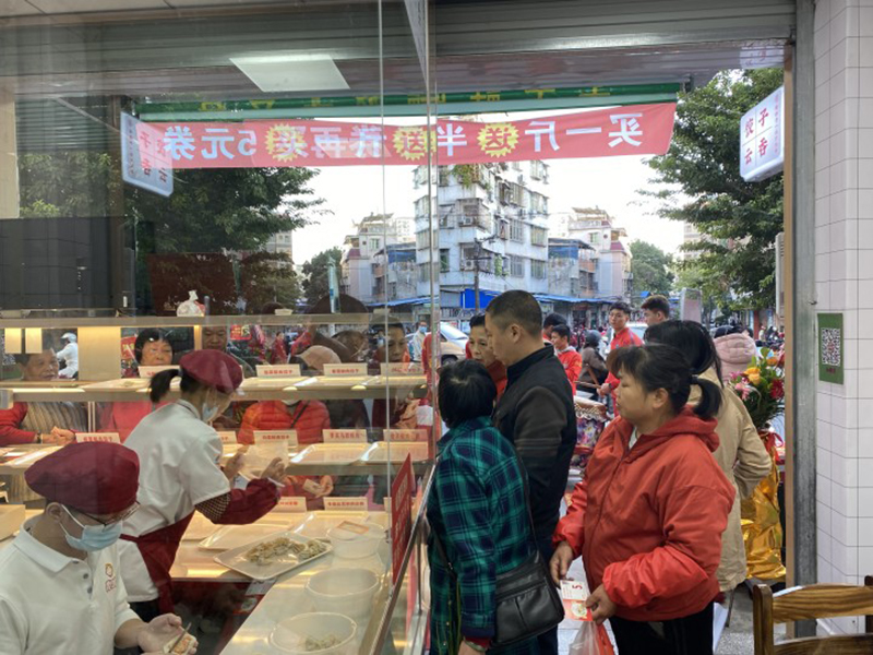 想開餃子云吞店是加盟好還是自己創立品牌好？